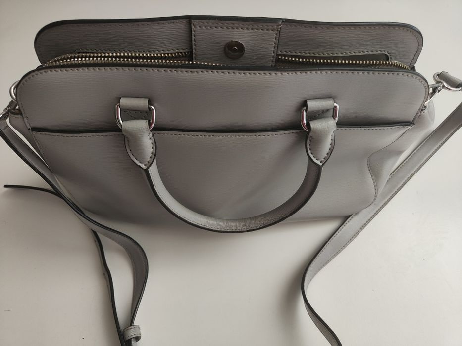 Mala DKNY tamanho pequeno