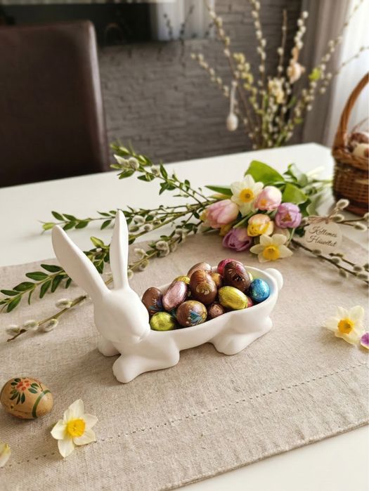 Великодній зайчик-кошик для яєць і цукерок