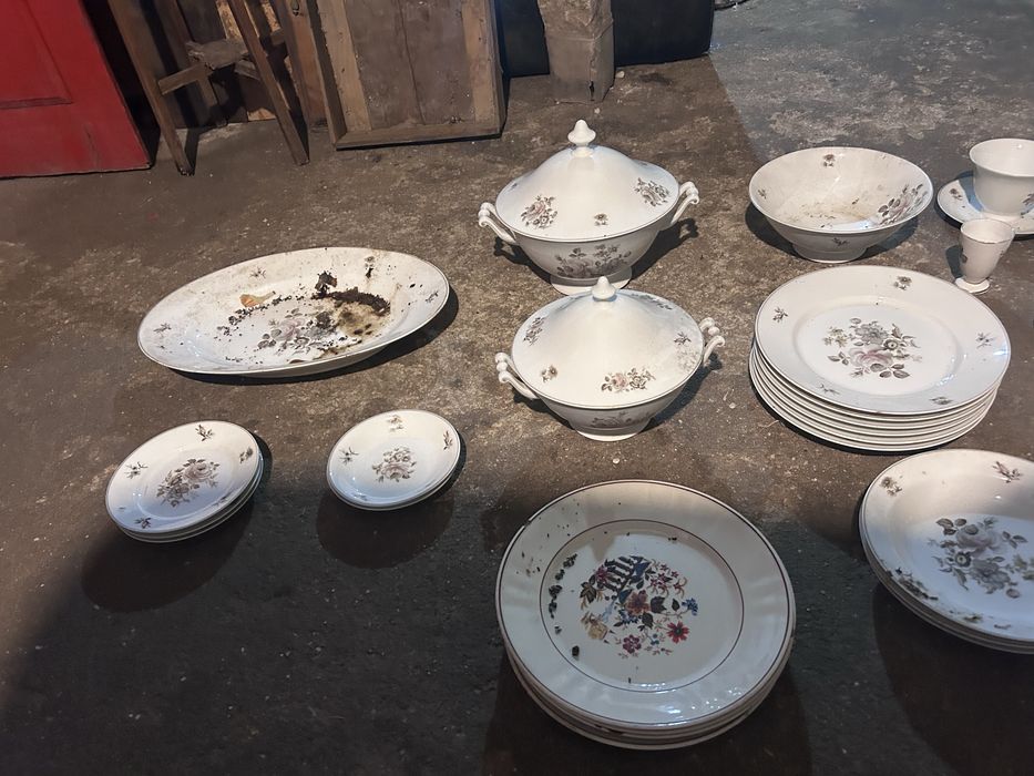 Antique ceramic tableware427809798819696644