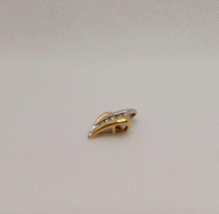 Золотий кулон з Діамантами