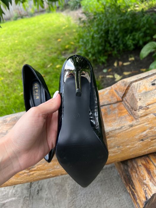 Чорні туфлі 37 розмір