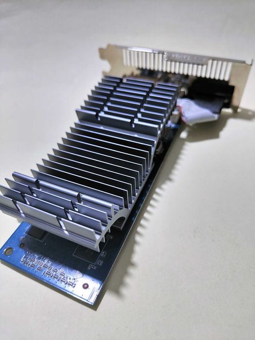 Placa gráfica ASUS EN210 Silent 512MB PCI