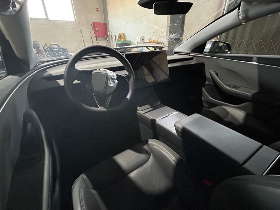 Tesla Model 3, 320CV, 2025