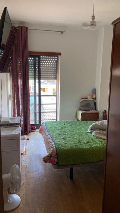 T3, 2 casas de banho garagem e arrecadação