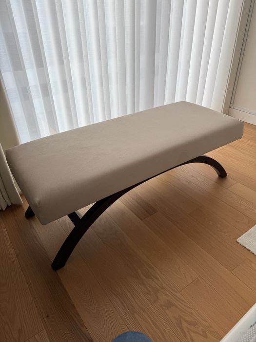 Banqueta de cor bege
