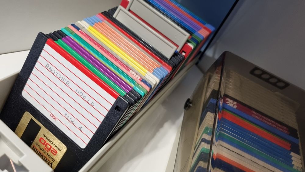 Amiga 500 z TV i dodatkami