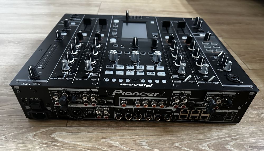 Pioneer DJM 2000 Nexus