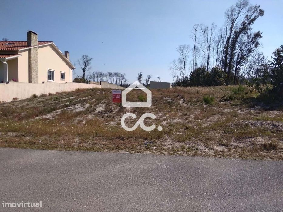VIEIRA DE LEIRIA---Terreno com viabilidade de construção urbana com a — Vieira de Leiria, Leiria