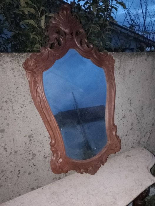 Credência e espelho de madeira e tampo em mármore