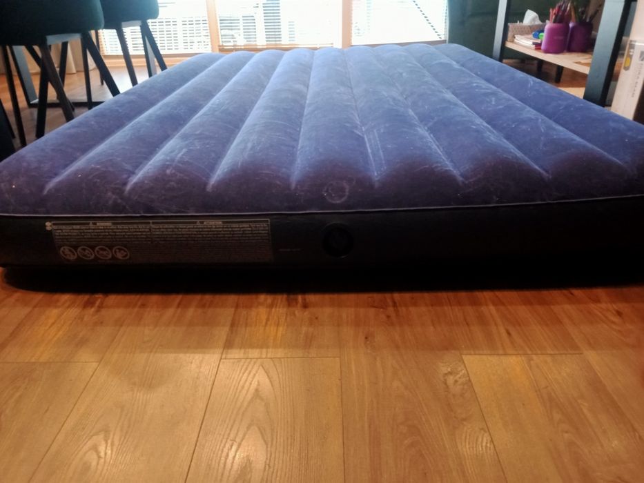 Materac dmuchany INTEX dwuosobowy + pompka
