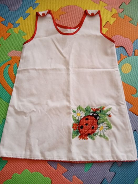 Віддам для дівчинки платтячка