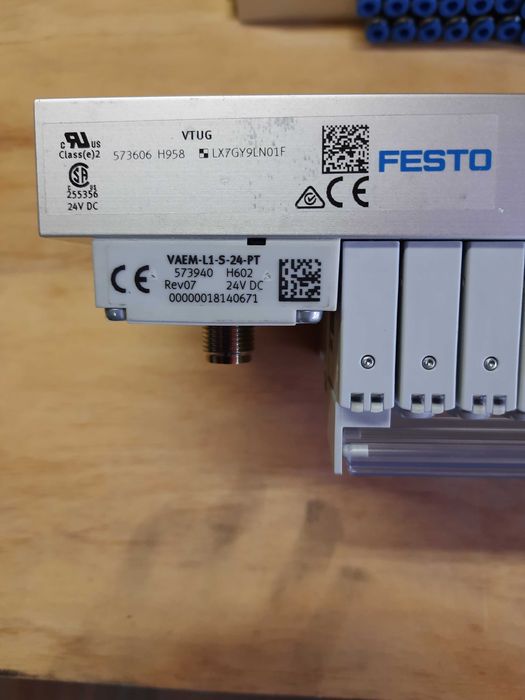 Wyspa elektrozaworów Festo VAEM-L1-S-24-PT