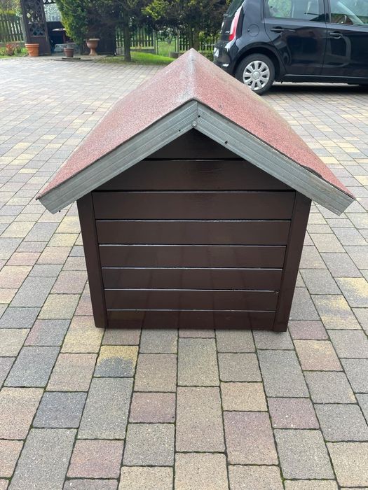 Drewniana buda z przedsionkiem, ocieplona