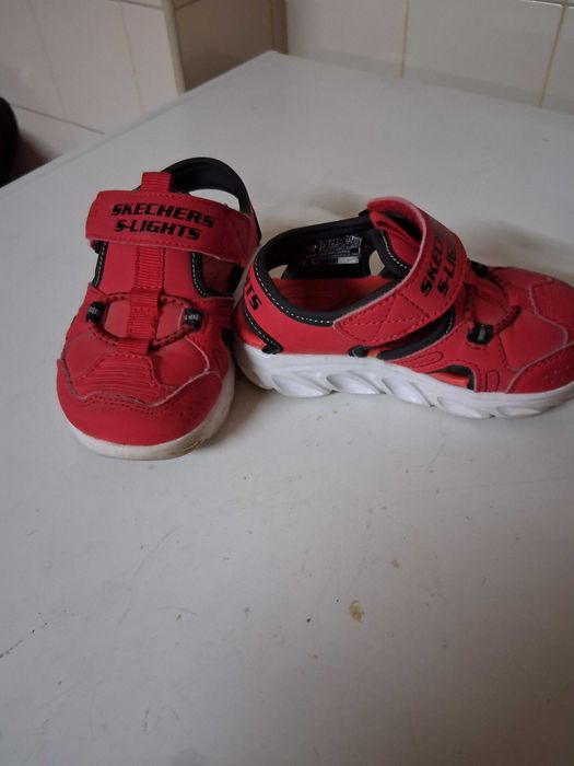 Sandálias Skechers com luz