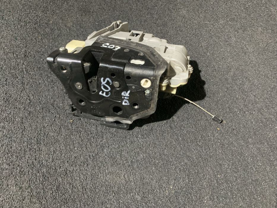 Fechadura fecho porta direita VW EOS