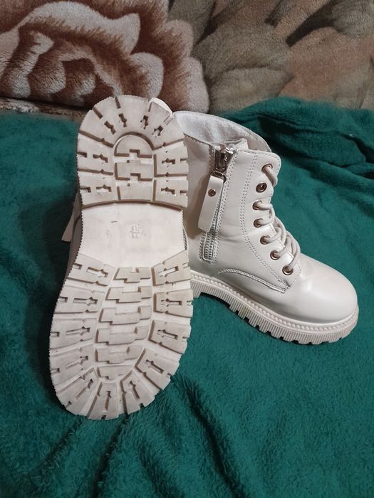 Продам ботіночки для дівчинки