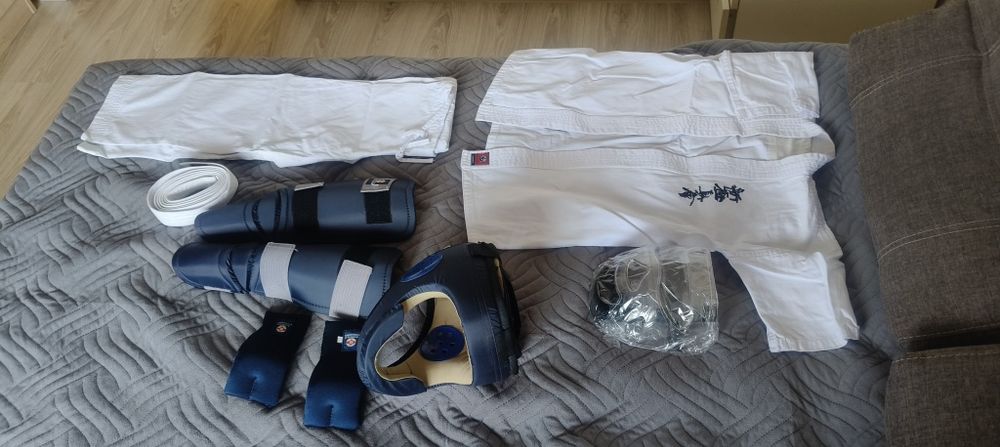 Продам комплект для карате / кіокушинкай