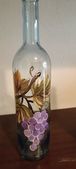 Seis garrafas pintadas à mão