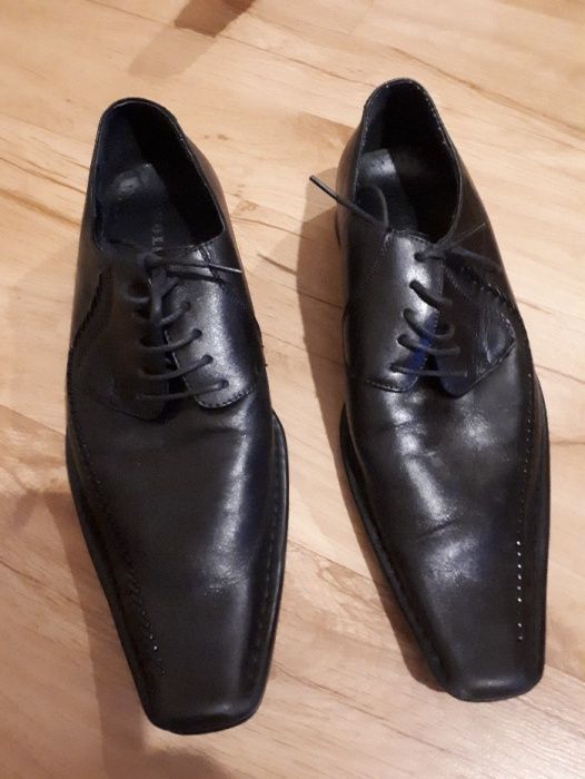 Buty klasyczne zadbane.