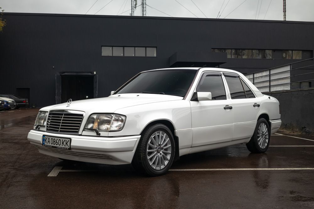Mercedes-Benz E124 1994 2.2 Газ/Бензин: 5 555 $ - Mercedes-Benz Київ на Olx