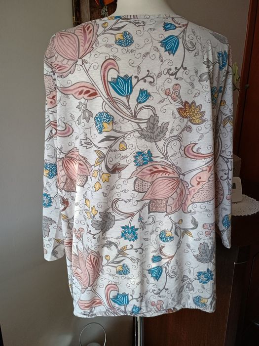 Delikatna bluzka roz 50