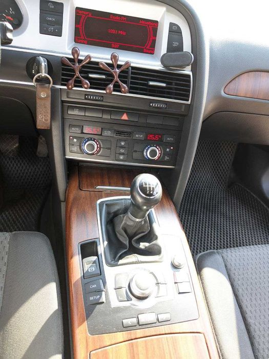 Автомобіль Audi A6