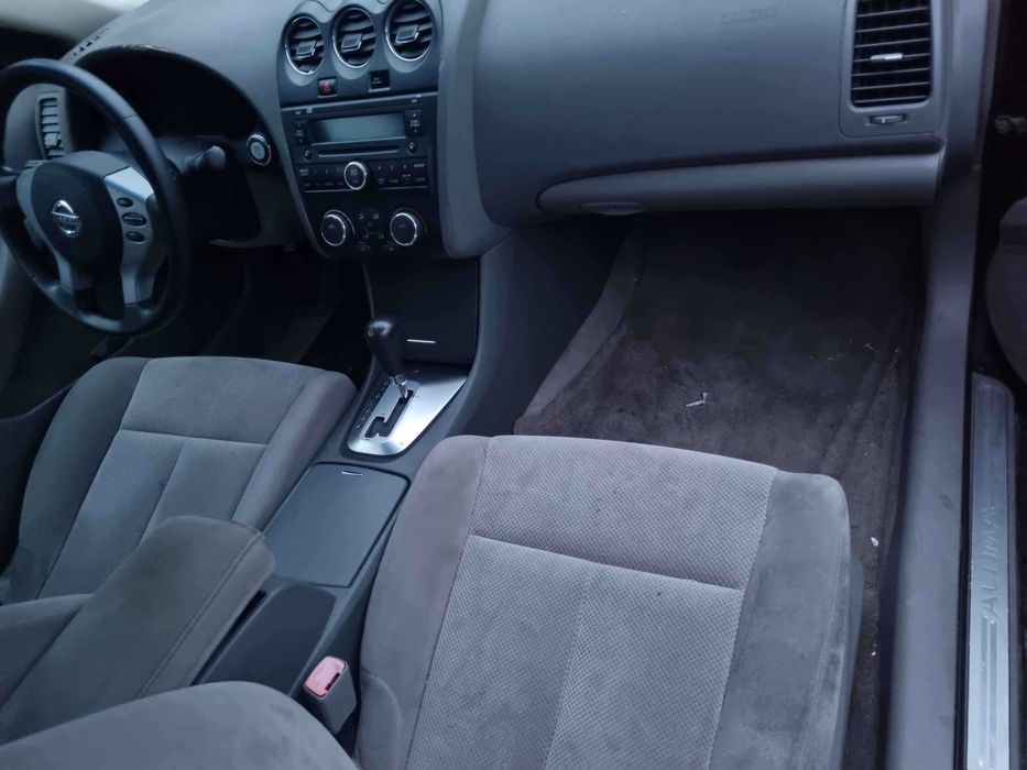 Nissan Altima 2.5 benzyna, automat, klima sprawny, w calosci