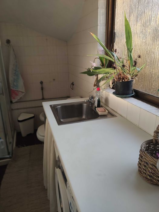 Aluga-se quarto para estudante
