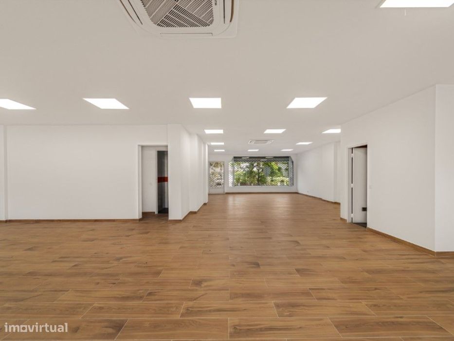 Loja em Benfica com 524m², para arrendamento