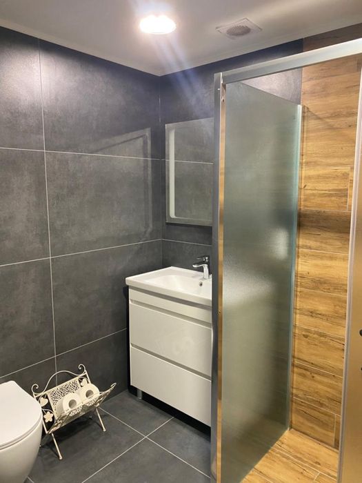 Сучасна еко- садиба з басейном чан баня