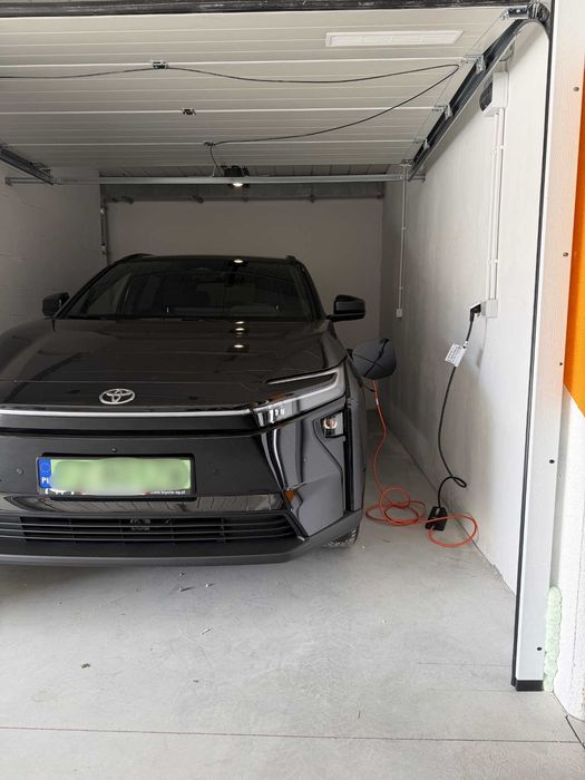 Garaż do wynajęcia zamykany na pilota w hali pod budynkiem