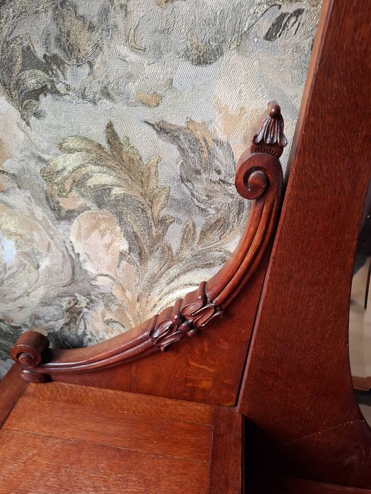 Antyczna toaletka ,piękne drewno, secesyjny styl, oryginalne lustro.