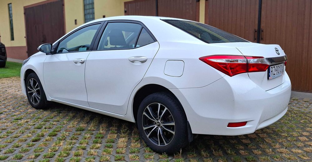 Toyota Corolla Sedan 1.6 Velmatic 132 KM / 2018 / 107 000 km