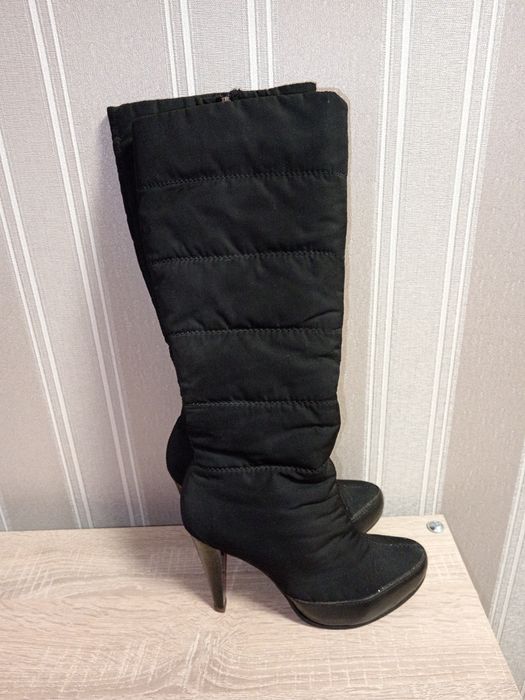 Продам зимові чобітки