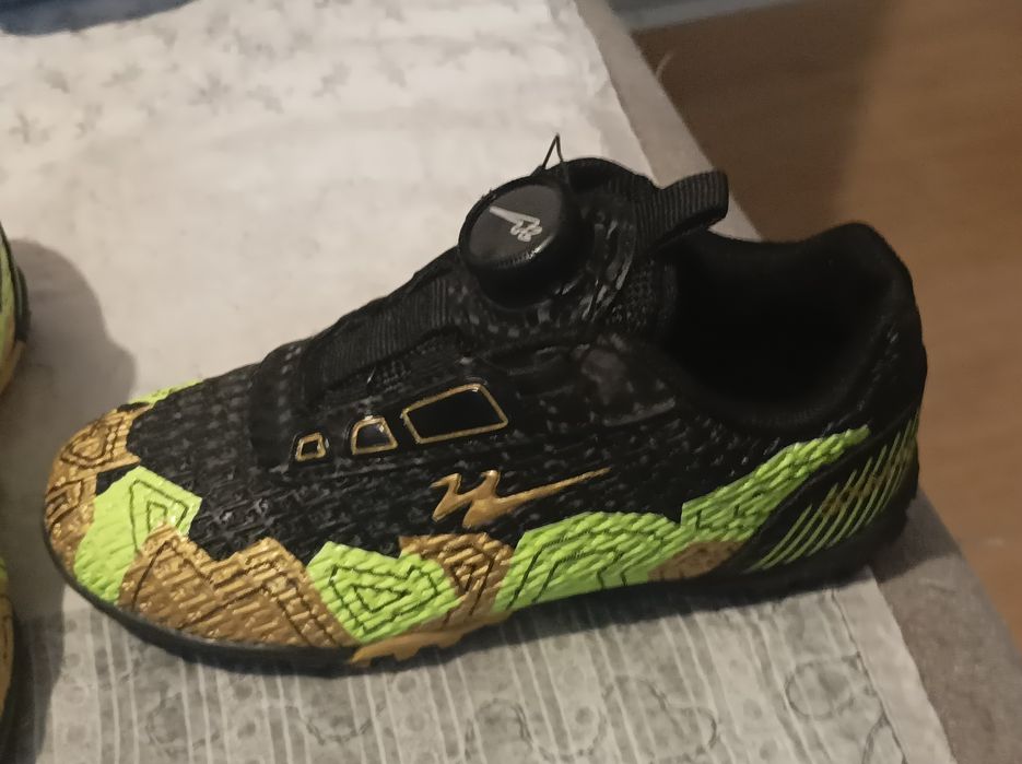 Buty piłkarskie chłopięce