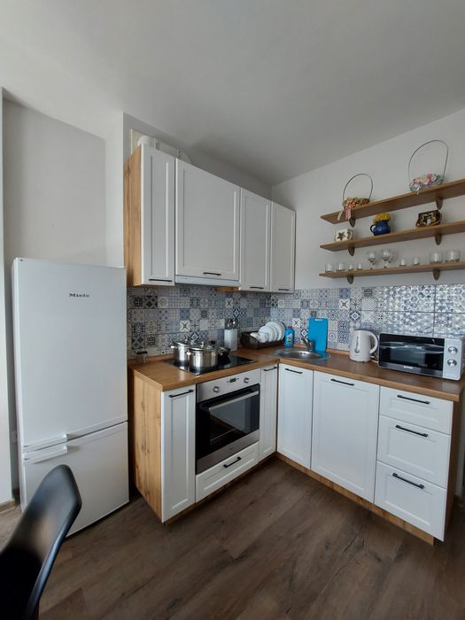 2 - кімнатна квартира. Погодинно. Подобово. ТРЦ " ЧАЙКА " Smart TV.