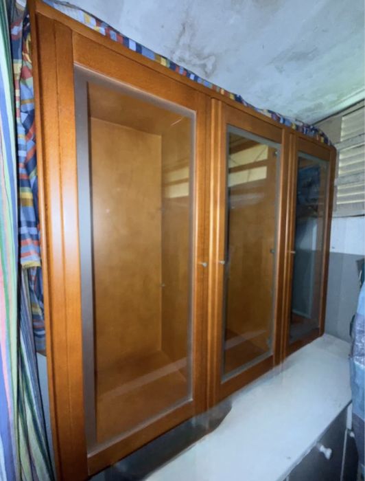 Mobilia em cerejeira.