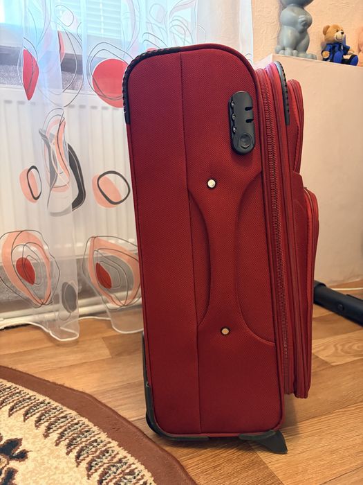 Дорожня валіза на колесах, стан нової