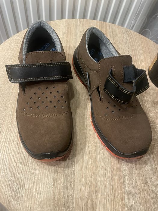 Nowe Buty robocze z blachom rozm 43