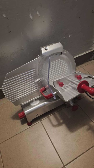 Profesjonalny sprzęt handlowy - waga, krajalnica, skaner