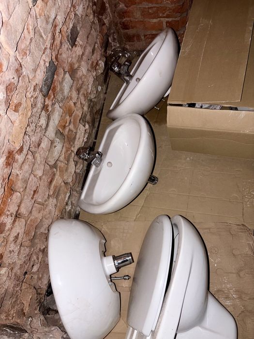 Ceramika sanitarna z demontażu: 10 WC / 6 pisuarów / 8 umywalek