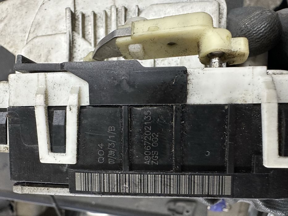 Замок передней двери Mercedes Sprinter 906, Volkswagen Crafter