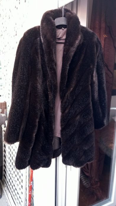 Casaco preto , tamanho  M. Imitação pele