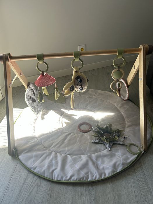 Ginásio bebé madeira com tapete | Arco atividades | Tipo Tiny Love
