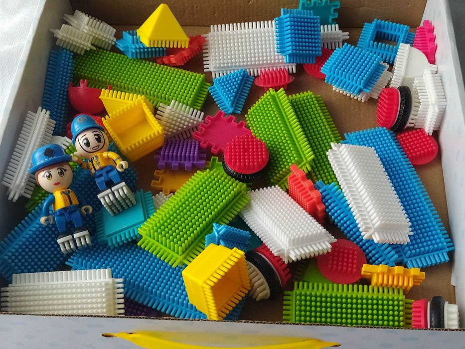 WYSYŁKA 0 zł. Klocki konstrukcyjne kolce, jeżyki stan Idealny,