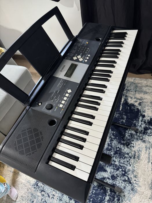 Piano musical otimo estado