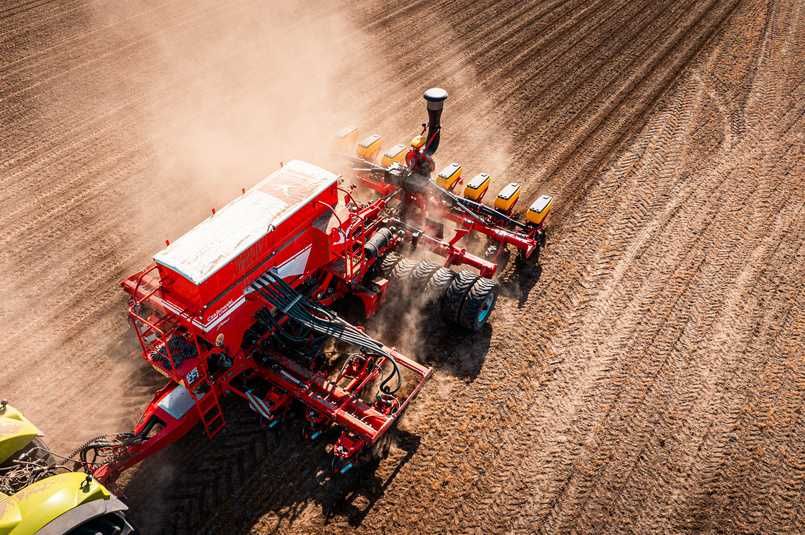 Czajkowski ST600- грунтообробний Strip-Till агрегат з посівною секцією