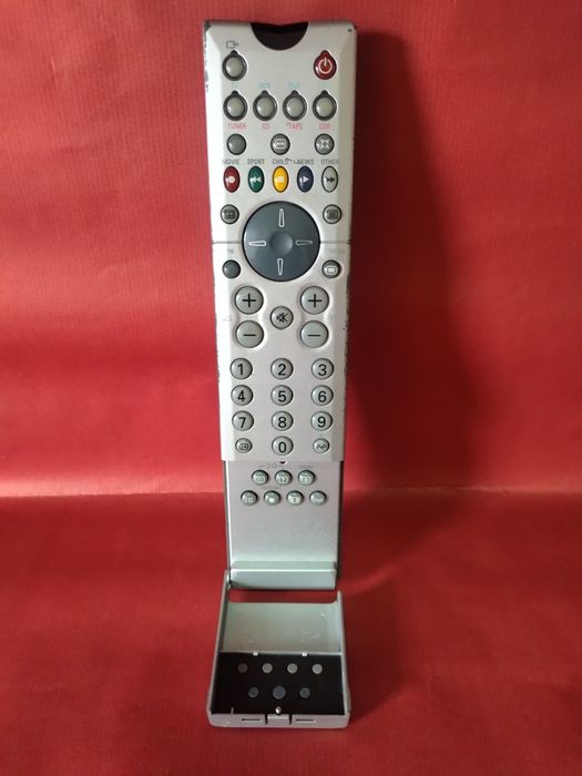Televisão Philips 32" com móvel oferta filmes