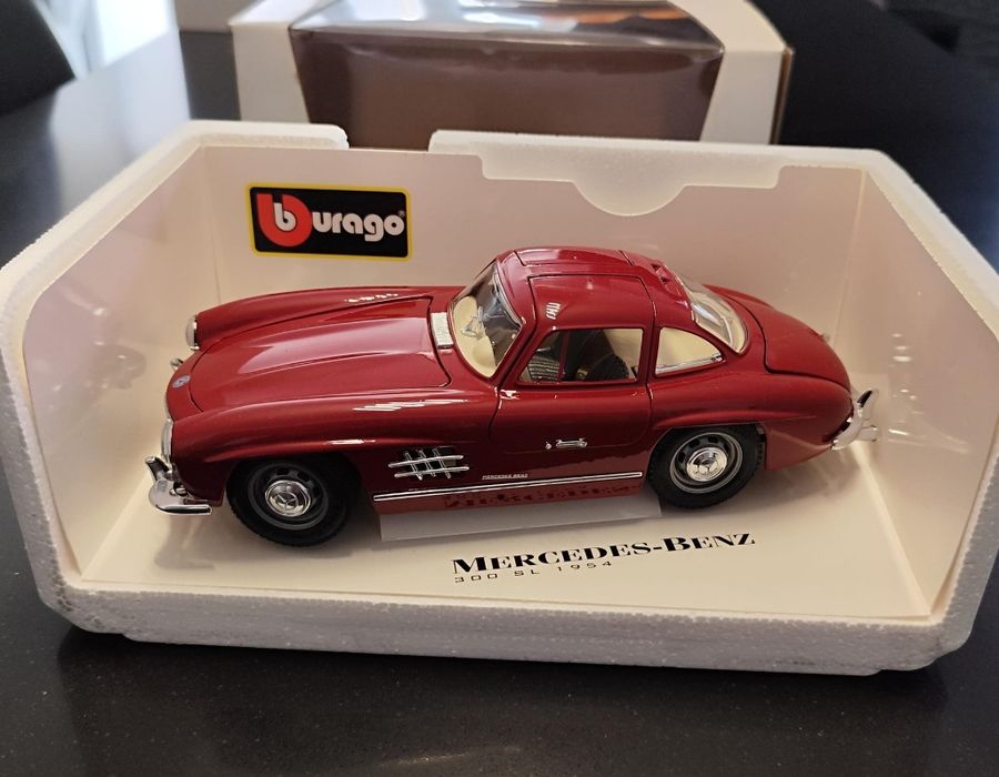 BBURAGO Car Model Mercedes-Benz 300 SL (1954), Red, 1:24 Scale