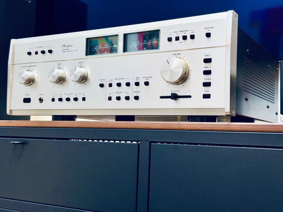 Accuphase E-303 — начало «тёплой эпохи» Accuphase, 1978, MOS FET Hitachi, DC Amplifier, MC Head Amp | Япония, близкое к новому, 20 кг